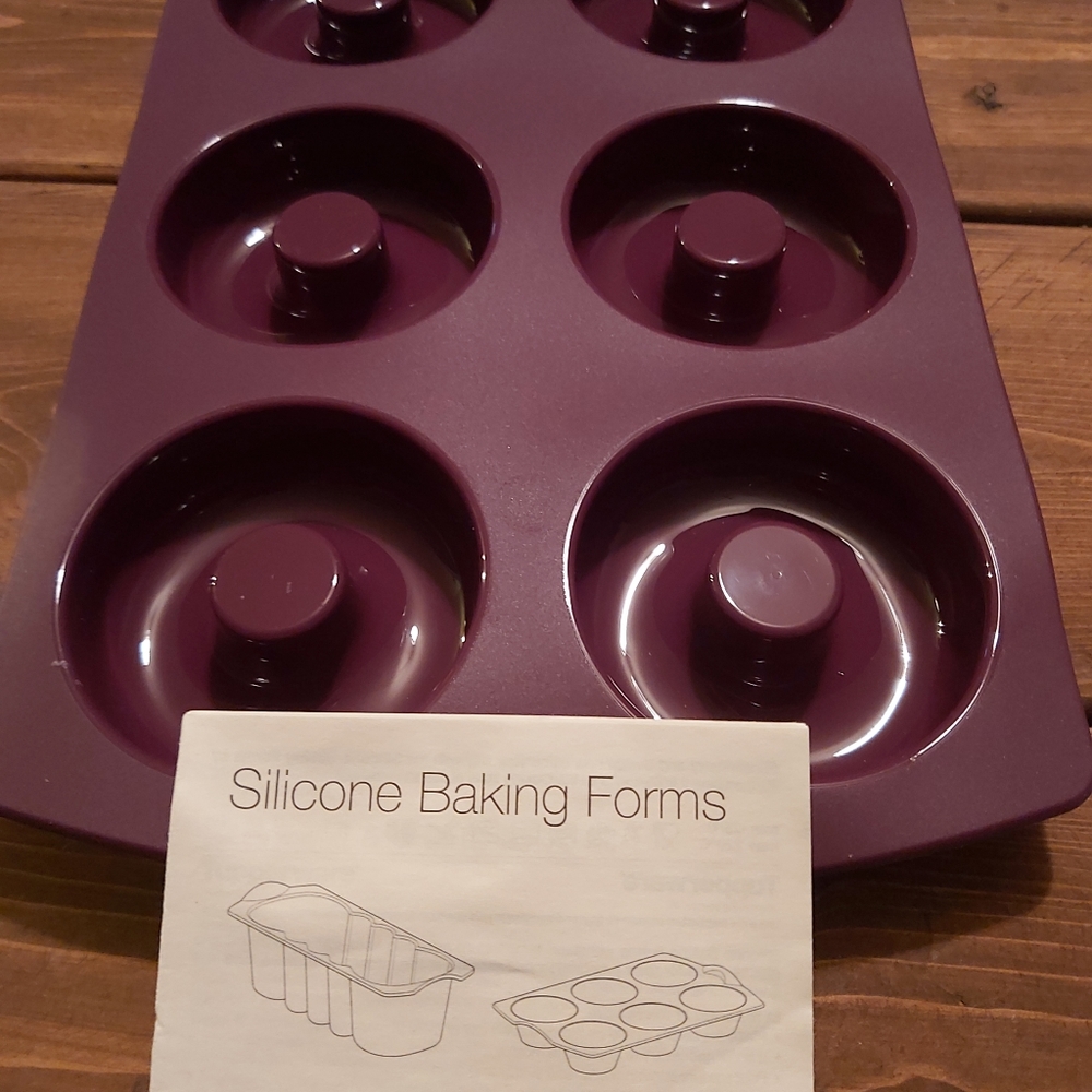 Silicone baking pan